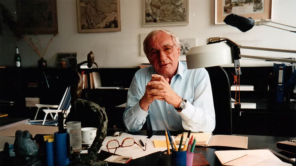Rupert Riedl at his desk